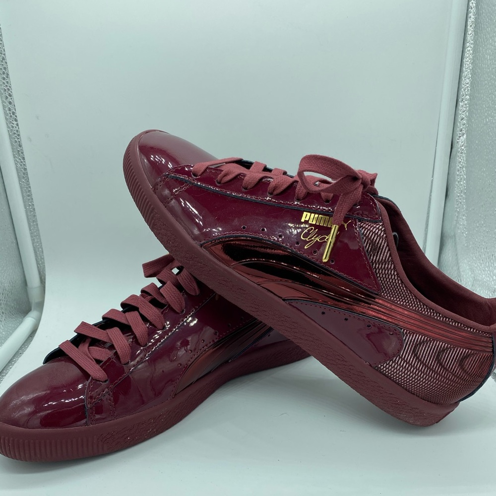 Men’s low top Puma sneakers